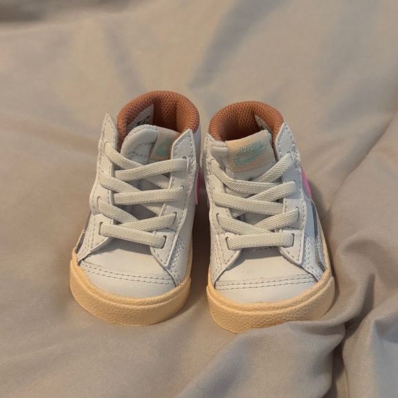 Nike Infant Sneakers with Pink Swoosh and Cream Sole - Picture 2 of 3